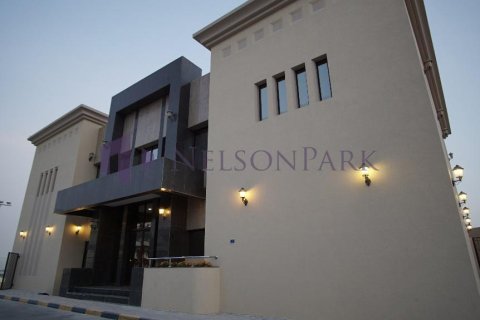 5 bedrooms Villa in Doha, Qatar No. 57391 6