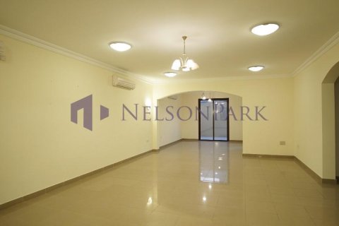 5 bedrooms Villa in Doha, Qatar No. 57391 17