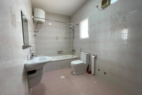 Villa de 3 dormitorios en Al Khuwair, Oman No. 54779 5