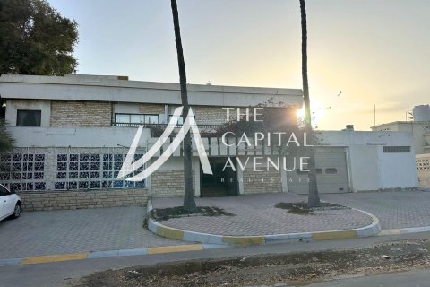 1000مربع، فيلا في المُشرِف, الإمارات العربية المتحدة رقم 86458 3