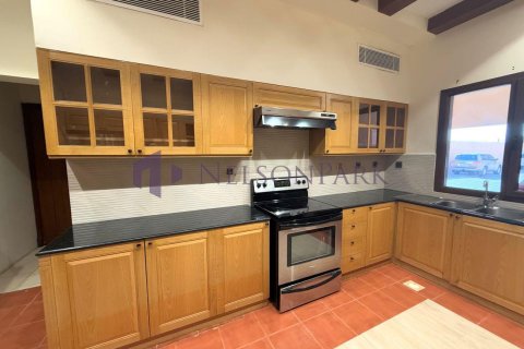 Villa de 5 chambres à Doha, Qatar No. 57728 6