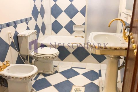 3 bedrooms Villa in Doha, Qatar No. 57729 12