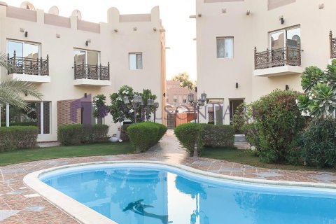 3 bedrooms Villa in Doha, Qatar No. 57729 1