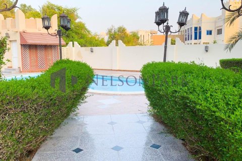 3 bedrooms Villa in Doha, Qatar No. 57729 3