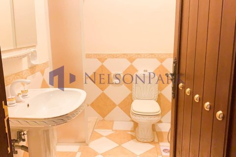 3 bedrooms Villa in Doha, Qatar No. 57729 14