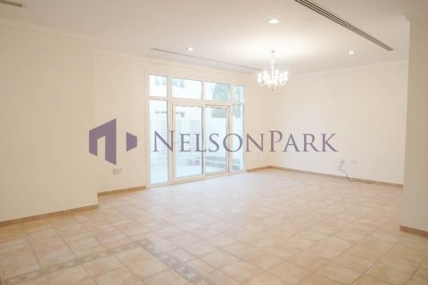 3 bedrooms Villa in Doha, Qatar No. 60915 4