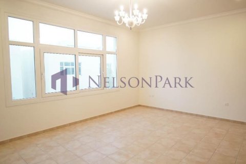 3 bedrooms Villa in Doha, Qatar No. 60915 9