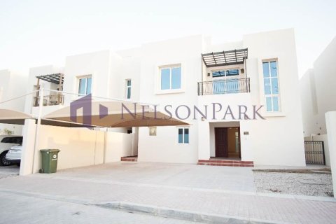 3 bedrooms Villa in Doha, Qatar No. 60915 1