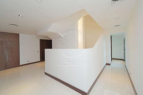4 bedrooms Villa in Al Gurm, UAE No. 89954 11