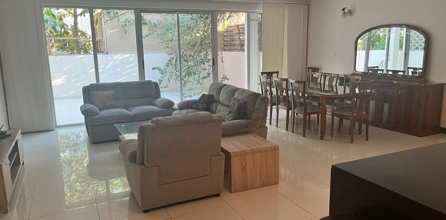 4 bedrooms Villa in Amwaj Islands, Bahrain No. 99344
