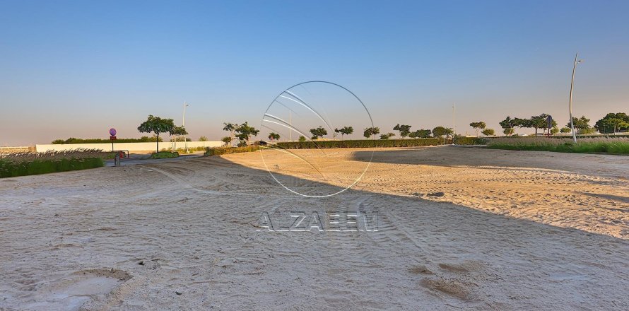 Land de 2923m² en Madinat Zayed, UAE No. 90985