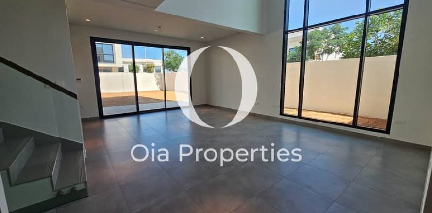 Villa de 4 dormitorios en  Yas Island, UAE No. 103017