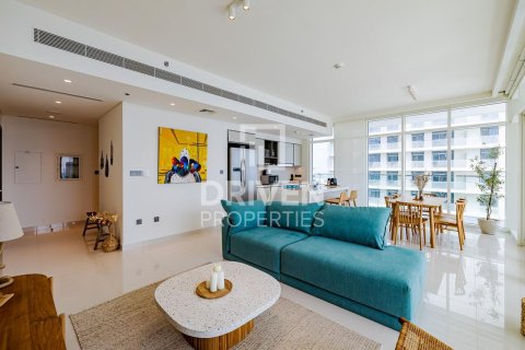 Appartement de 3 chambres à EMAAR Beachfront, UAE No. 84981 2