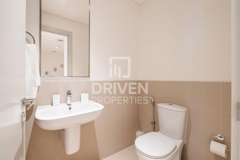 Appartement de 3 chambres à EMAAR Beachfront, UAE No. 84981 18