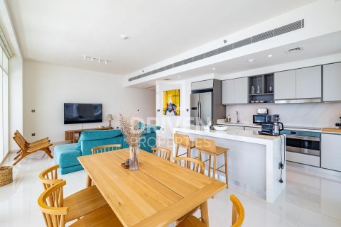 Appartement de 3 chambres à EMAAR Beachfront, UAE No. 84981 1