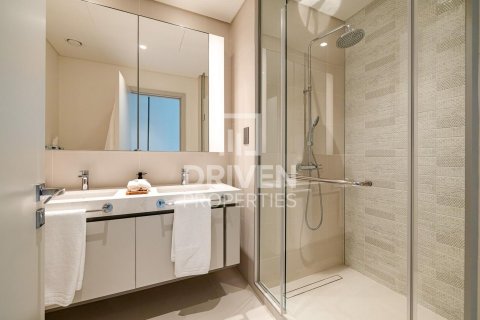 Appartement de 3 chambres à EMAAR Beachfront, UAE No. 84981 17