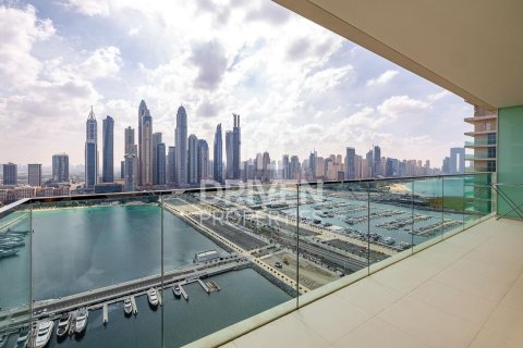 Appartement de 3 chambres à EMAAR Beachfront, UAE No. 84981 10