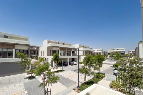 Villa de 4 dormitorios en Dubai, UAE No. 103607 3