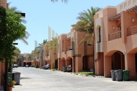 5 غرفة نوم  فيلا في Abu Dhabi Gate City, الإمارات العربية المتحدة رقم 86949 11