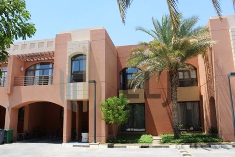 5 غرفة نوم  فيلا في Abu Dhabi Gate City, الإمارات العربية المتحدة رقم 86949 1