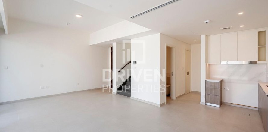 Villa de 3 dormitorios en The Valley, UAE No. 85232