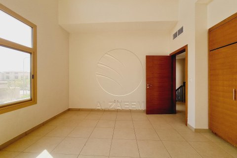 3 bedrooms Townhouse in Abu Dhabi, UAE No. 90337 10