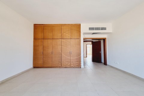 3 bedrooms Townhouse in Abu Dhabi, UAE No. 90337 6