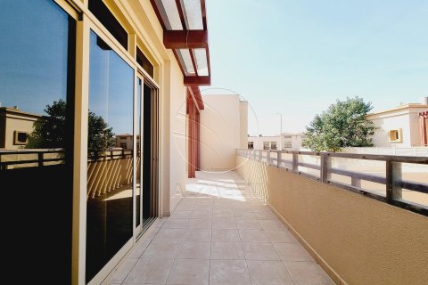 3 bedrooms Townhouse in Abu Dhabi, UAE No. 90337 5