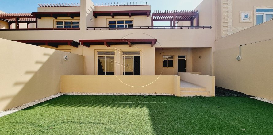 3 bedrooms Townhouse in Abu Dhabi, UAE No. 90337