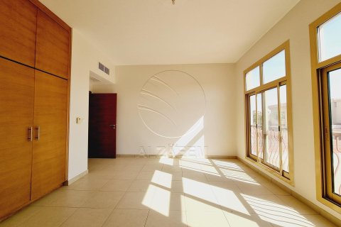 3 bedrooms Townhouse in Abu Dhabi, UAE No. 90337 12