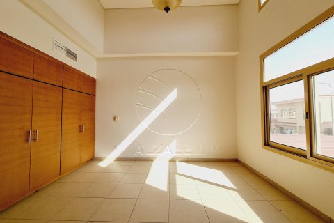 3 bedrooms Townhouse in Abu Dhabi, UAE No. 90337 13
