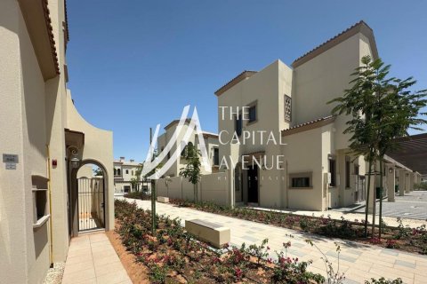 Townhouse de 3 dormitorios en Khalifa City, UAE No. 86839 1