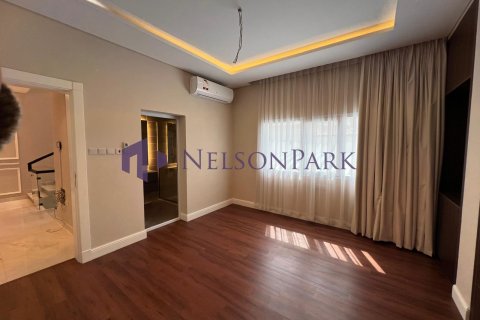 7 bedrooms Villa in Doha, Qatar No. 58124 16