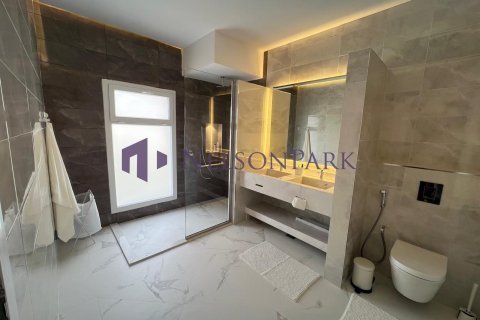 7 bedrooms Villa in Doha, Qatar No. 58124 10