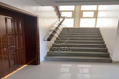 Villa de 3 dormitorios en Baniyas, UAE No. 91031 4
