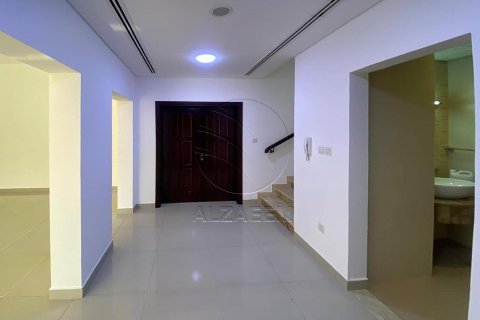 Villa de 3 dormitorios en Baniyas, UAE No. 91031 9