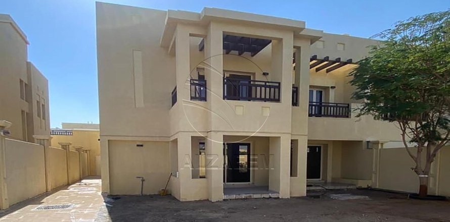 Villa de 3 dormitorios en Baniyas, UAE No. 91031