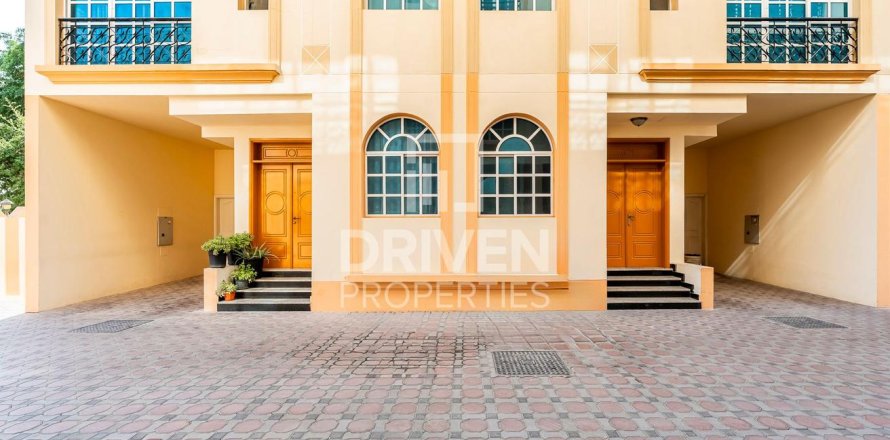 4 bedrooms Villa in Mirdif, UAE No. 84357