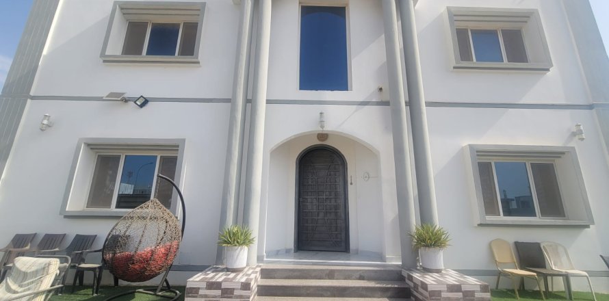 8 bedrooms Villa in Muscat, Oman No. 98589