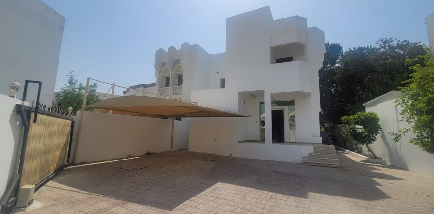 Villa de 6 dormitorios en Al Qurm, Oman No. 98591