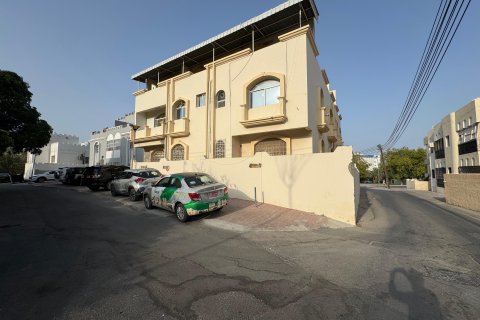Apartment de 2 dormitorios en Ruwi, Oman No. 98588 1