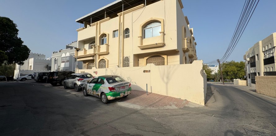 Apartment de 2 dormitorios en Ruwi, Oman No. 98588