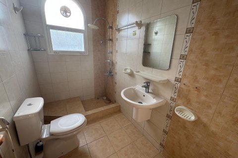 Apartment de 2 dormitorios en Ruwi, Oman No. 98588 5