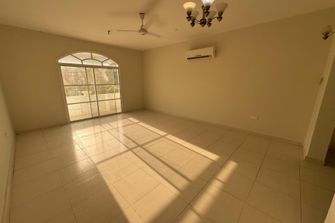 Apartment de 2 dormitorios en Ruwi, Oman No. 98588 4
