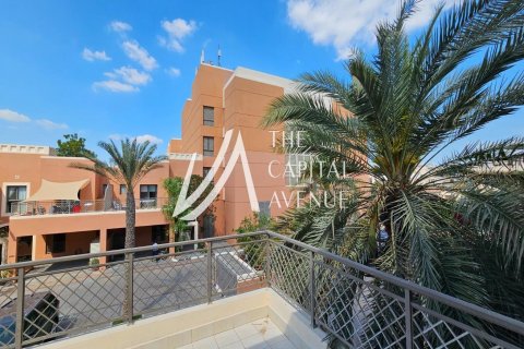Villa de 4 dormitorios en Abu Dhabi Gate City, UAE No. 86778 2