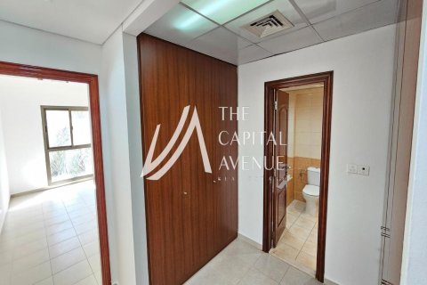 Villa de 4 dormitorios en Abu Dhabi Gate City, UAE No. 86778 6