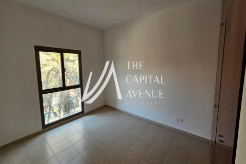 Villa de 4 dormitorios en Abu Dhabi Gate City, UAE No. 86778 5