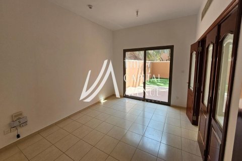 Villa de 4 dormitorios en Abu Dhabi Gate City, UAE No. 86778 4
