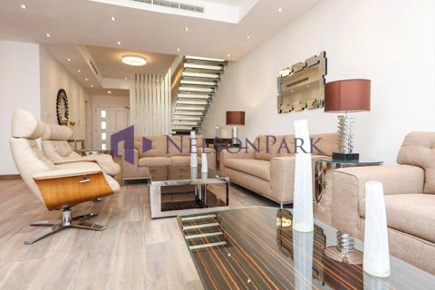 4 bedrooms Villa in Lusail, Qatar No. 58242 6