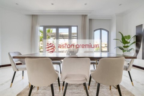 4 bedrooms Villa in Palm Jumeirah, UAE No. 86112 8